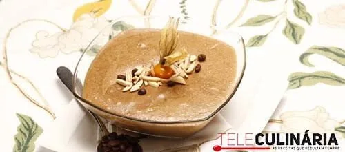 Creme de café e amêndoas
