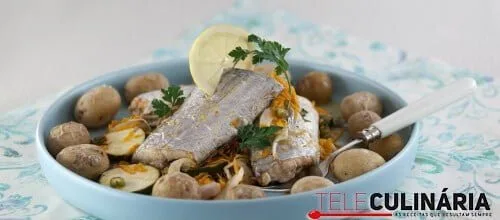 Peixe-espada no forno com legumes