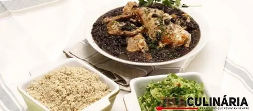 Feijoada de coelho com feijão preto
