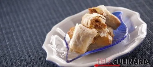 Rolinhos de alheira e maçã