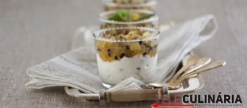 Mousse de maracujá e gelatina