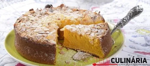 Bolo de cenoura com amêndoa (robot de cozinha)