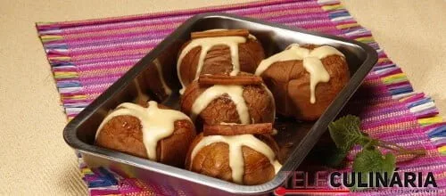 Maçãs assadas com creme de amêndoa