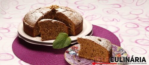 Bolo de café com leite e nozes