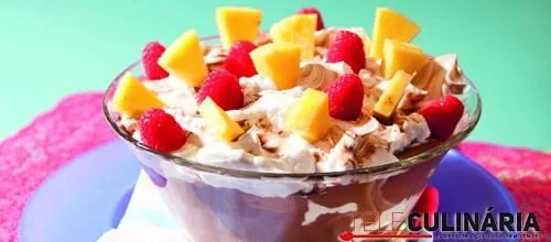 Cremoso de chocolate e ananás