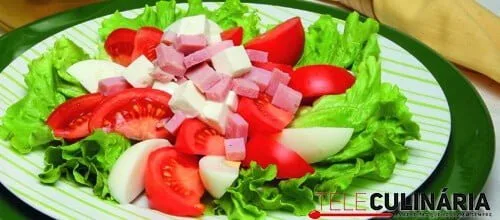 Salada de queijo fresco com fiambre