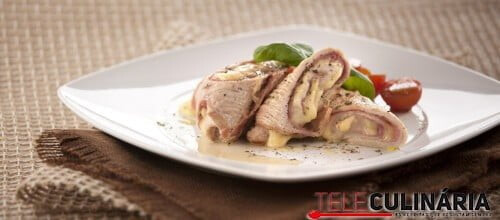 Rolinhos de peru com queijo e fiambre