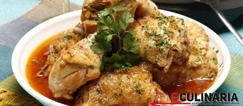 Frango estufado com cerveja preta