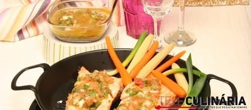 Salmão com vinagrete de coentros