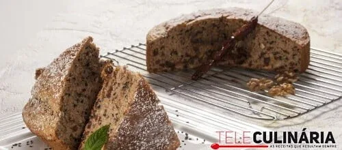 Bolo com tâmaras e pinhões, nozes e sultanas