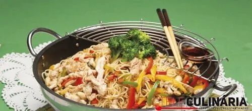 Massa chinesa com peru