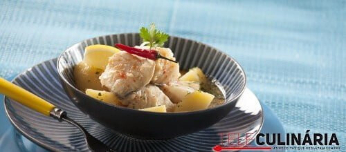 Gesmoorde vis (bacalhau com molho de tomate)