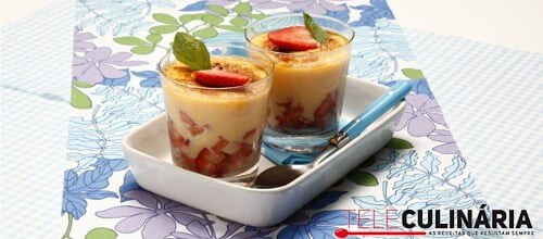 Leite-creme com morangos
