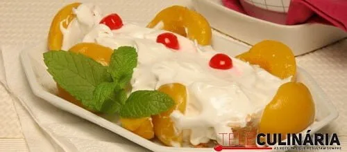 Nuvem de pêssegos com merengue