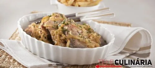 Atum de cebolada no tacho