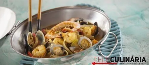 Cataplana de marisco e caril