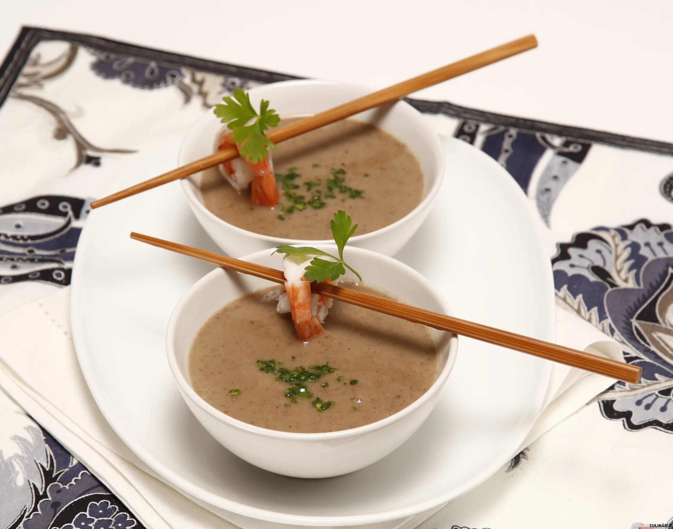 Creme de cogumelos com gambas