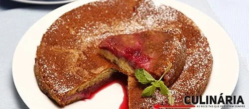 Bolo de ameixas frescas