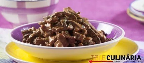 Strogonoff rápido de carne