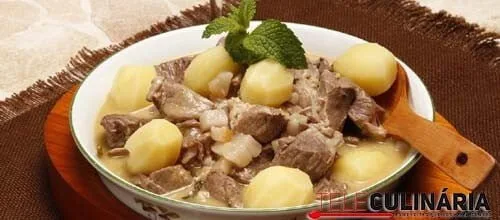 Borrego com molho de hortelã