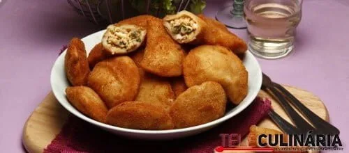 Rissóis de atum com pão ralado e ervas finas