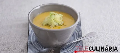 Sopa de couve-lombarda fácil