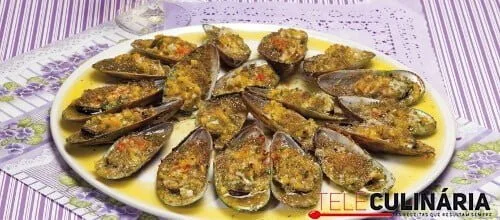 Mexilhões com crosta de broa