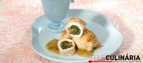 Bifes de peru recheados com tâmaras e espinafres