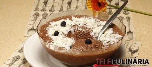 Mousse de bolo de chocolate e brandy