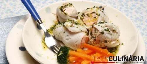 Rolinhos de pescada e salmão