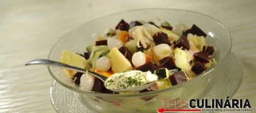 Salada russa de bacalhau com beterraba