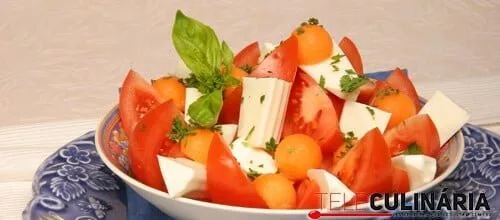 Salada de queijo e meloa
