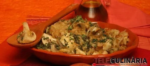 Cogumelos guisados com farinheira