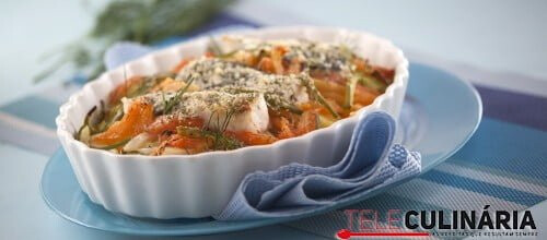 Pescada gratinada com tomate
