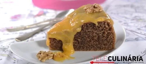 Bolo de noz e doce de ovos