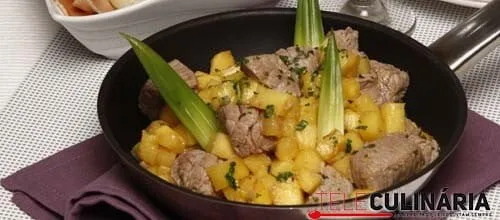 Carne de vaca com ananás
