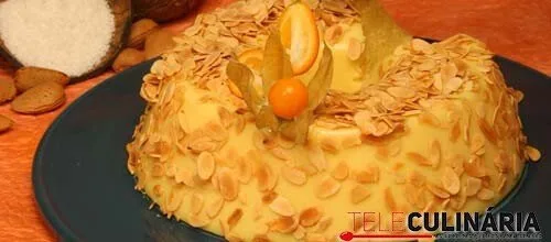 Pudim de coco com amêndoa