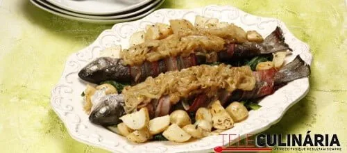 Trutas com bacon e cebolada
