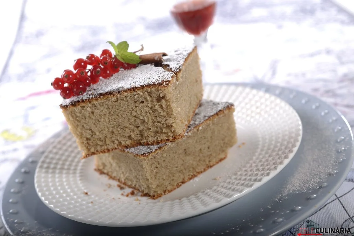 Bolo de Vinho do Porto e canela (robot de cozinha)