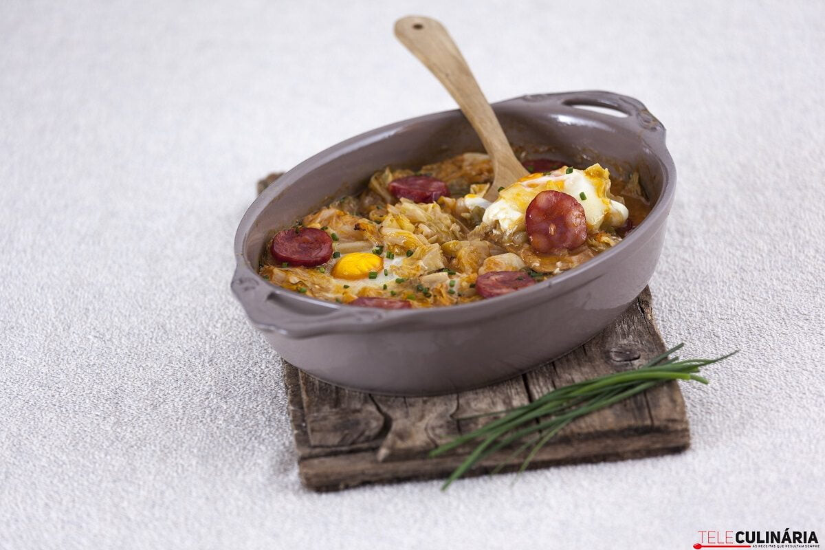 Couve coração com ovos escalfados