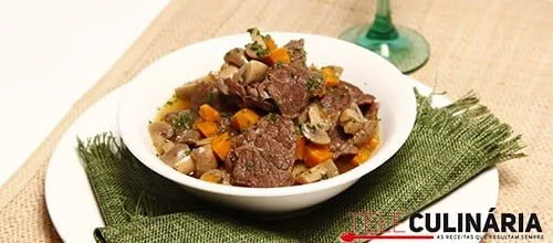 Bifes na panela de pressão