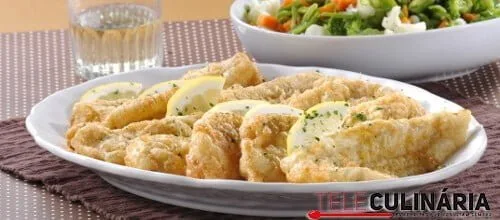 Filetes de pescada panados com macedónia