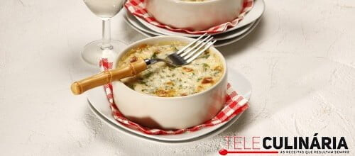 Picadinho de peru com bechamel de ervas