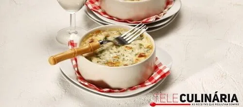 Picadinho de peru com bechamel de ervas