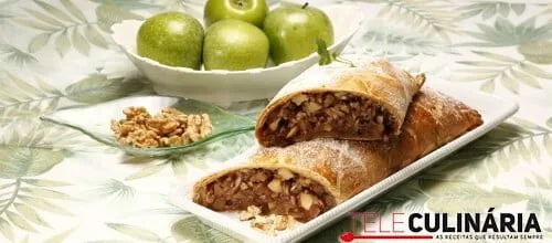 Rolo folhado de maçã e frutos secos