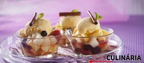 Salada de frutas flamejada com gelado