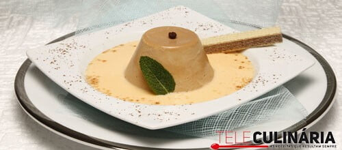 Mousse de café com creme inglês