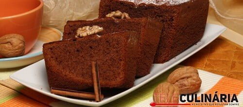 Bolo de noz com canela