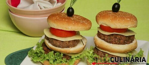 Cheeseburguers de carne e bacon