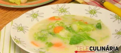 Sopa de couve com feijão branco